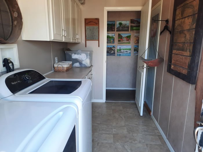 13_laundry_room_02.jpg